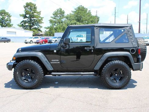 Used 2015 Jeep Wrangler Sport AWD/4WD image 3