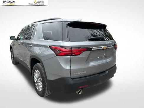 Used 2023 Chevrolet Traverse LT image 3
