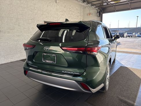 Used 2024 Toyota Highlander Platinum image 7