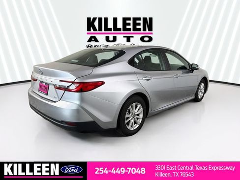 Used 2025 Toyota Camry LE FWD image 9