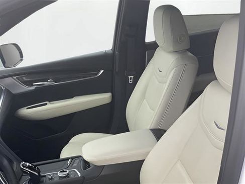 Certified 2022 Cadillac XT5 Sportv w/ Technology Package image 12