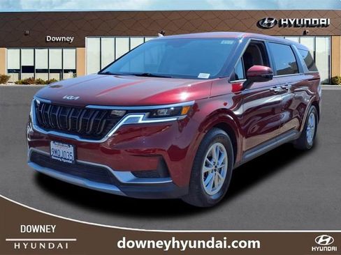 Used 2024 Kia Carnival LX image 1