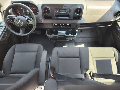 Used 2025 Mercedes-Benz Sprinter 2500 image 10