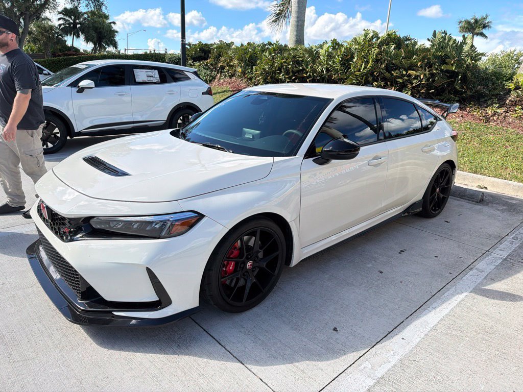 Used 2024 Honda Civic Type R image 1
