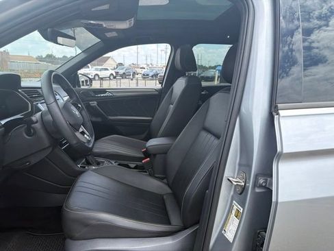Used 2023 Volkswagen Tiguan SE R-Line FWD image 8