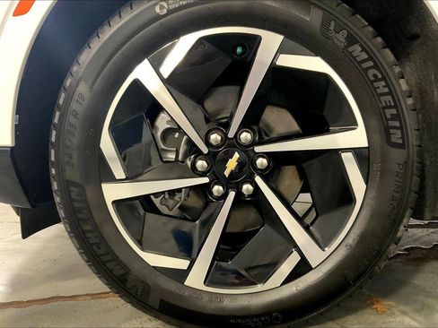 Used 2025 Chevrolet Equinox EV LT image 9