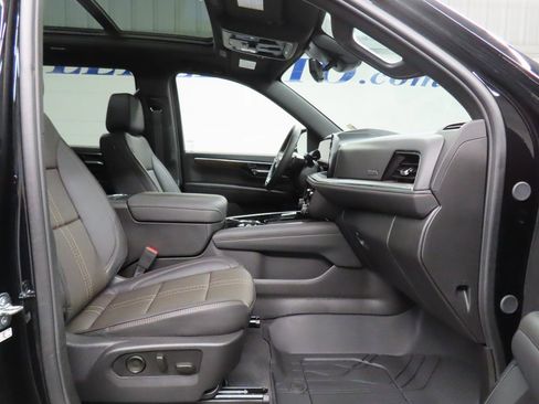 Used 2025 Chevrolet Suburban High Country w/ Sun And Tow Package image 35