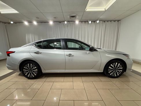 Used 2024 Nissan Altima 2.5 SV image 6