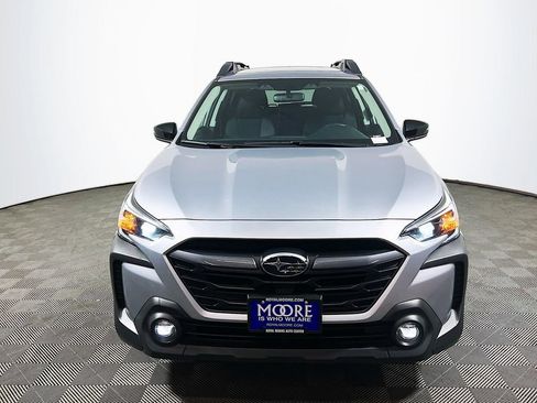Used 2025 Subaru Outback Premium AWD/4WD image 2