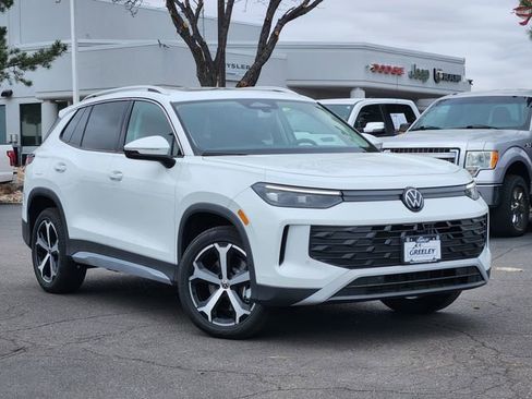 New 2026 Volkswagen Tiguan SE image 1