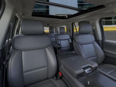 New 2025 Ford Expedition Active image 10