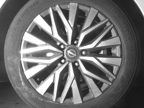 Used 2025 Nissan Altima 2.5 SV image 13