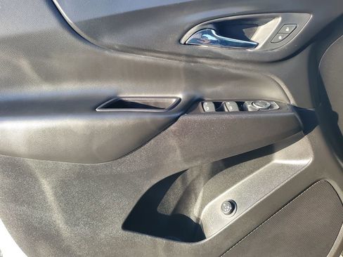 Used 2019 Chevrolet Equinox LT FWD image 18