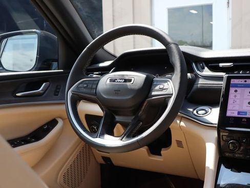 Used 2024 Jeep Grand Cherokee Limited w/ Black Appearance Package AWD/4WD image 42