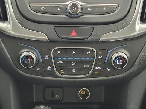 Used 2018 Chevrolet Equinox LT FWD image 23