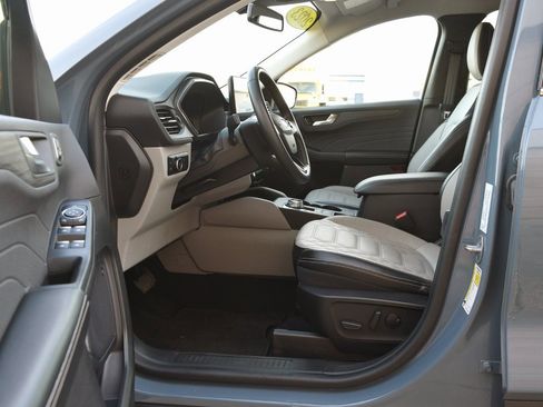 Used 2023 Ford Escape SE w/ PHEV Premium Package image 28