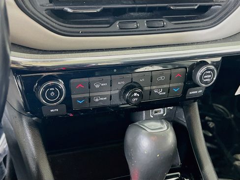 Used 2022 Jeep Compass Limited w/ Sun and Sound Group AWD/4WD image 15