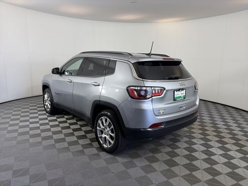 Used 2023 Jeep Compass Latitude AWD/4WD image 8