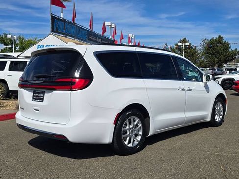 Certified 2022 Chrysler Pacifica Touring-L FWD image 4