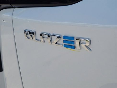 New 2025 Chevrolet Blazer EV LT image 9