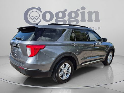 Certified 2022 Ford Explorer XLT RWD image 5