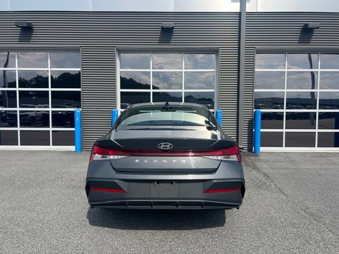 Used 2024 Hyundai Elantra SEL FWD image 3