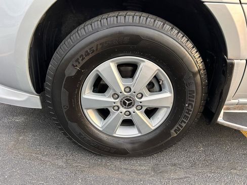 Used 2019 Mercedes-Benz Sprinter 2500 image 4