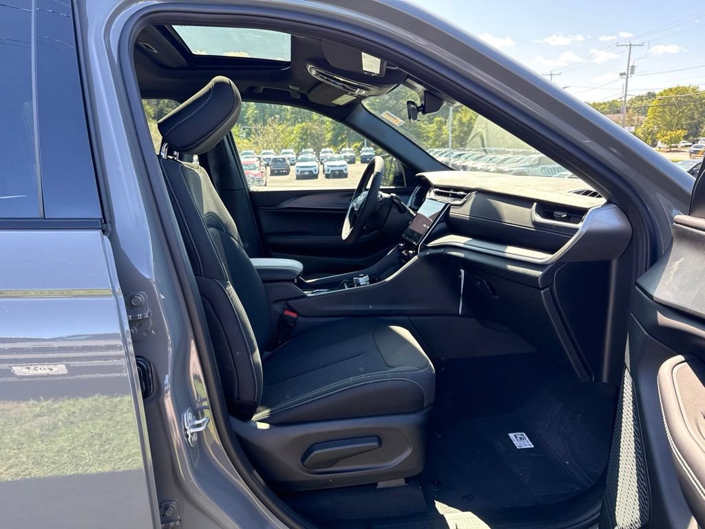 New 2027 Jeep Grand Cherokee Laredo X AWD/4WD image 26