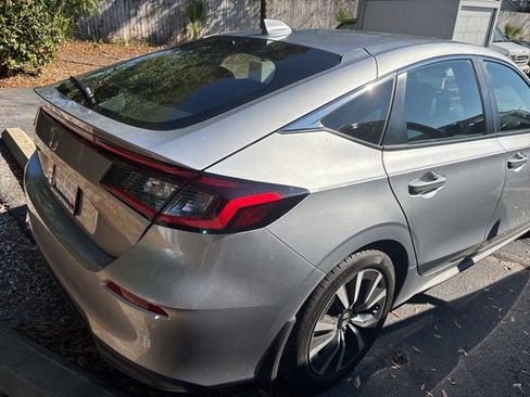 Used 2024 Honda Civic EX-L image 9