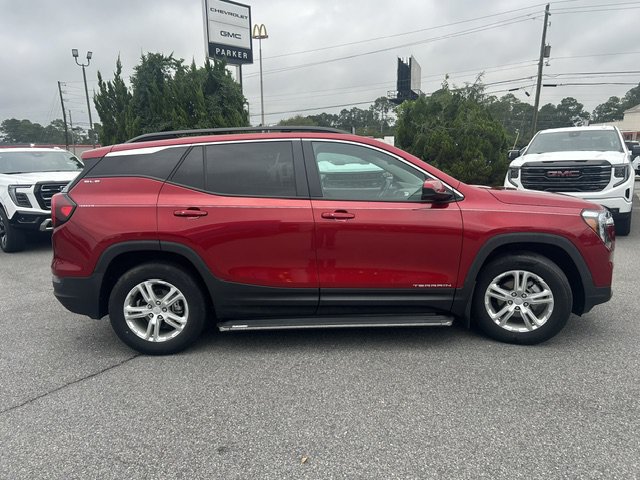Used 2022 GMC Terrain SLE w/ Driver Convenience Package FWD image 5
