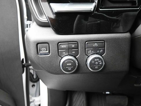 New 2025 GMC Sierra 1500 Elevation image 11