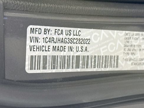 Used 2025 Jeep Grand Cherokee Laredo X AWD/4WD image 33
