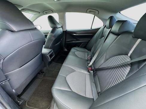 Used 2019 Toyota Camry SE w/ Carpet Mat Package image 15