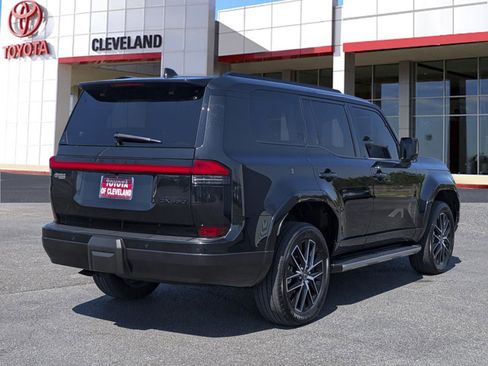 Used 2024 Lexus GX 550 w/ Cold Area Package image 7