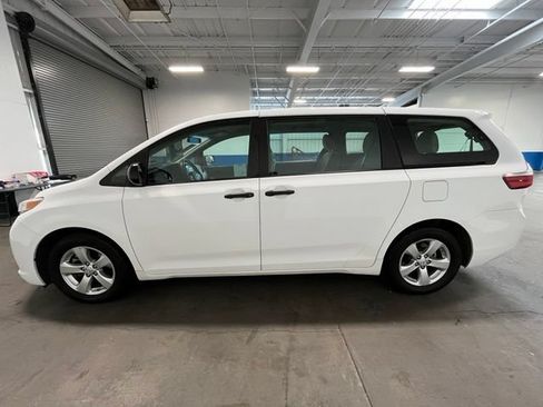 Used 2017 Toyota Sienna L FWD image 6