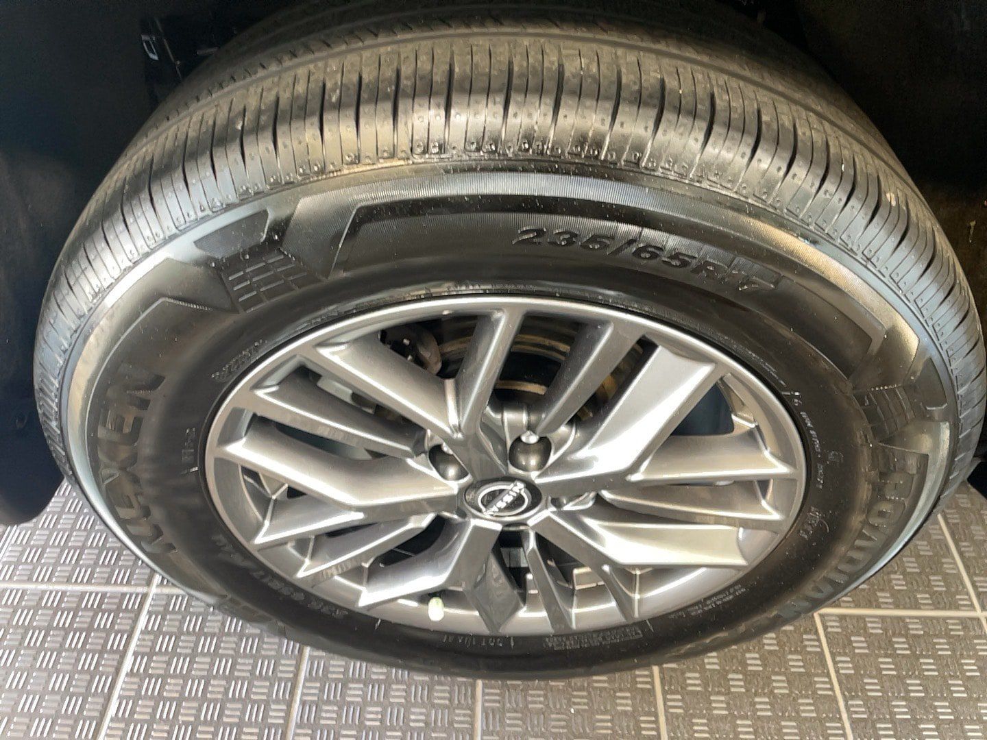 Used 2023 Nissan Rogue S AWD/4WD image 5