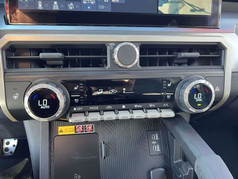 Used 2024 Toyota Tacoma TRD Sport image 30