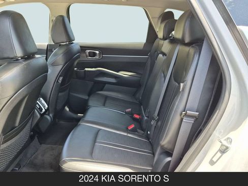 Used 2024 Kia Sorento S w/ Panoramic Sunroof Package FWD image 17