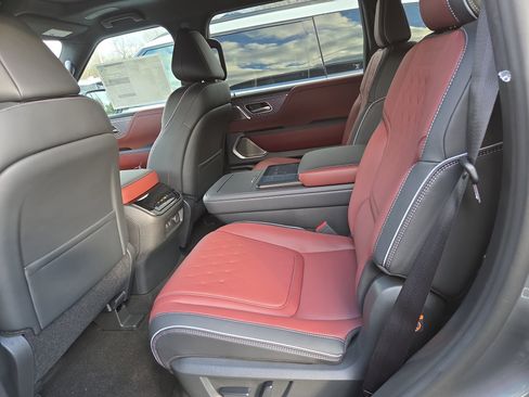 New 2026 INFINITI QX80 4WD image 4