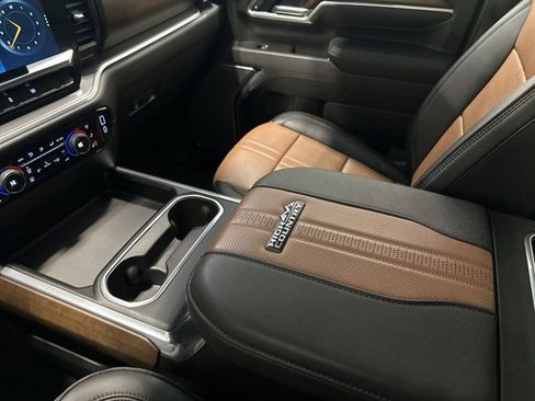 Used 2025 Chevrolet Silverado 3500 High Country w/ High Country Premium Package image 30