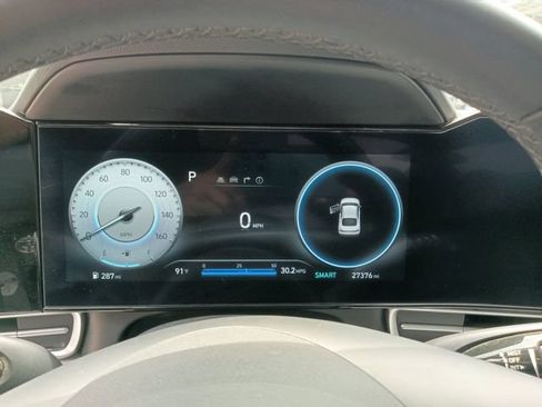 Used 2025 Hyundai Elantra Limited FWD image 25