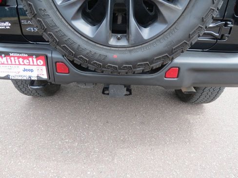 Used 2025 Jeep Wrangler Unlimited Sahara AWD/4WD image 8