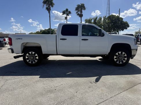 Used 2011 GMC Sierra 2500 SLE w/ SLE Preferred Package AWD/4WD image 5