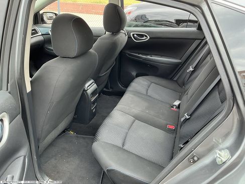 Used 2019 Nissan Sentra SR Turbo w/ Exterior Package FWD image 9