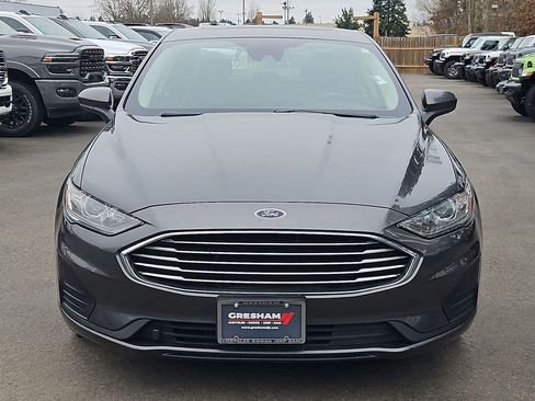 Used 2019 Ford Fusion SE image 2