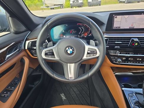 Used 2020 BMW 530i w/ M Sport Package RWD image 10
