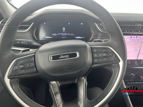 Used 2023 Jeep Grand Cherokee L Limited AWD/4WD image 19