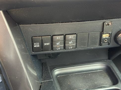 Used 2016 Toyota RAV4 SE FWD image 17