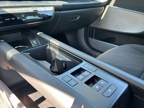 Used 2024 Hyundai Ioniq 6 SE RWD image 14