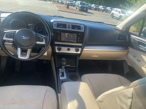 Used 2017 Subaru Outback 2.5i Premium AWD/4WD image 11